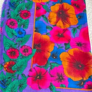 LIZ CLAIBORNE SCARF: 33” x 33”